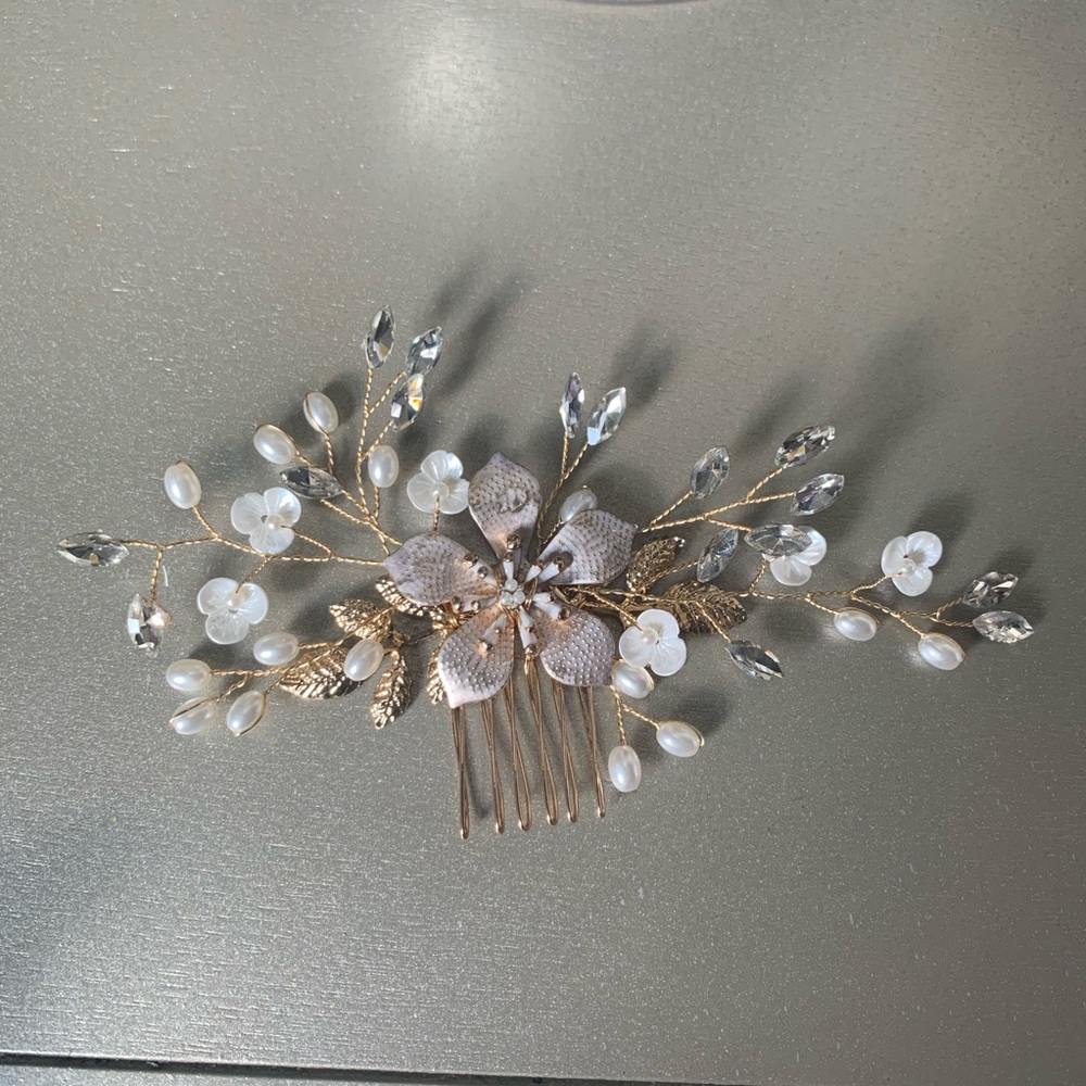 Gold & antique gold Flower Bridal comb - Picture 2 of 6